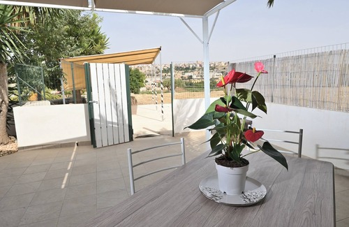 Ispica House | Elegant, fully equipped studio apartment with pool (shared).
