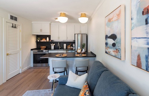 Auburn Condo | Elegant Game Day Escape - Steps from the Stadium