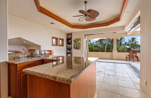 Kahaluu-Keauhou House | Elegant Giant Oceanfront Estate - steps to Magic Beach with pool, sub zero
