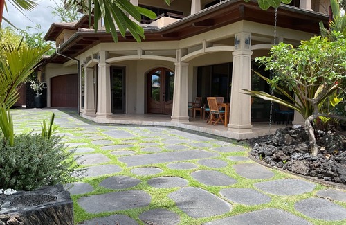 Kahaluu-Keauhou House | Elegant Giant Oceanfront Estate - steps to Magic Beach with pool, sub zero