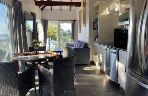 Antoneys Cay House | Elegant Guest house walking distance to beach, pool, snorkeling, kayak and more.