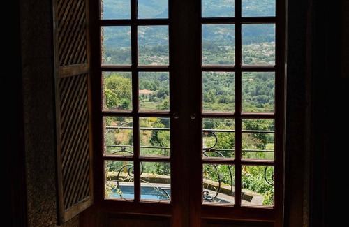 Bico House | Elegant Historical Riverside Manor