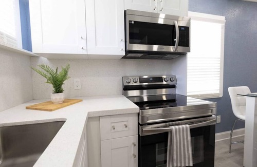 Southwest Apartment | Elegant Home in Antique Row - WPB