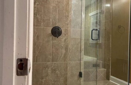 Montgomery House | Elegant Home that sleeps 15 guests!