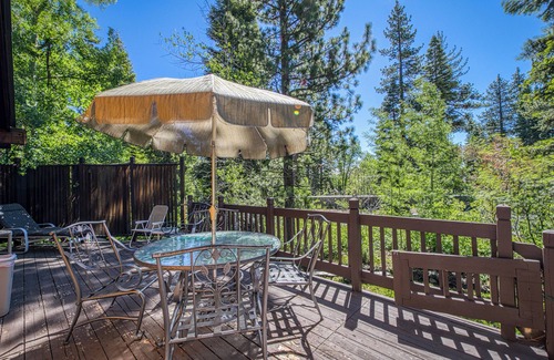 Tahoe Pines House | Elegant Home with Jetted Tub - 2 blocks from Tahoe Pines Beach