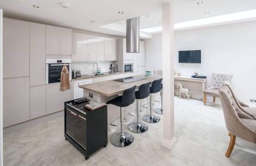 Pembridge House | Elegant house with rooftop terrace