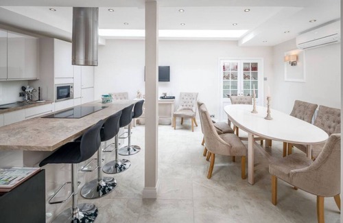 Pembridge House | Elegant house with rooftop terrace