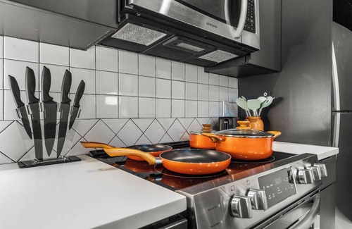 West Poplar Apartment | Elegant King Bed Condo Steps From the MET