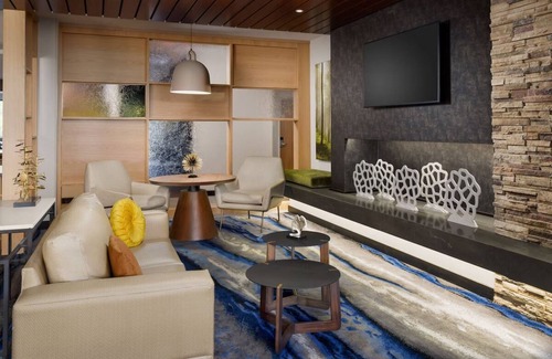 Florida City Hotel | Elegant King Getaway: Fairfield Inn, Perfect for Couples, Pets Allowed