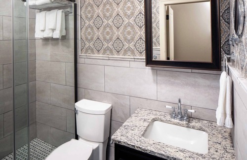 Bethlehem Apartment | Elegant King Suite in Bethlehem on Historic Main Street with full Kitchen