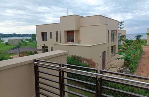 Entebbe Villa | Elegant Lakeside Furnished Villa at Pearl Marina Garuga