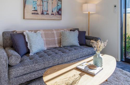 Upper Riccarton Apartment | Elegant Living by Middleton Park, Fully Equipped