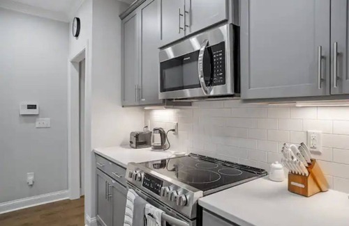 Durham House | Elegant Luxurious Home, 3 min Duke and 6 min Downtown