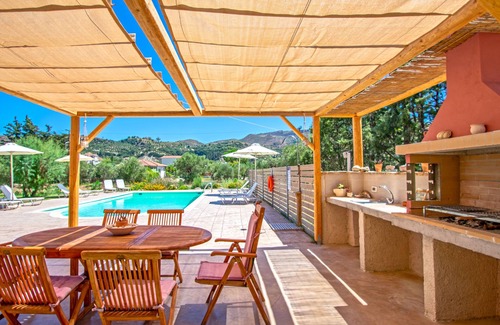 Kalamaki House | Elegant Maisonette EMERALD