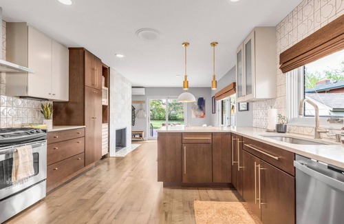 Central Boulder House | Elegant Mid Century Modern Ranch - Walk to Pearl and Hiking! EV Charger on Site.