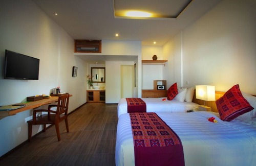 Melayang Resort | Elegant minimalist room for 2 people near Ubud shared infinity-edge swimmingpool