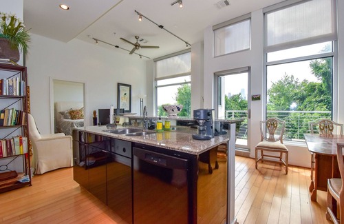 Woodland Heights Condo | Elegant, Modern, near Downtown Condo