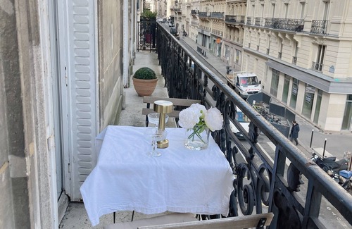 Batignolles Apartment | Elegant Parisian apt w/balcony - Saint-Lazare