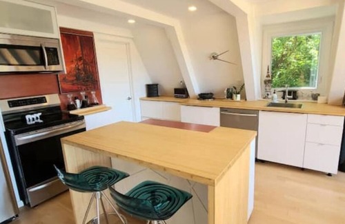Ste Petronille House | Elegant, peaceful home in Sainte-Pétronille!