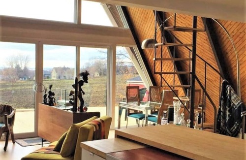 Ste Petronille House | Elegant, peaceful home in Sainte-Pétronille!