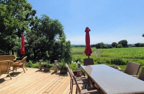 Ste Petronille House | Elegant, peaceful home in Sainte-Pétronille!