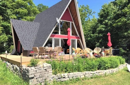 Ste Petronille House | Elegant, peaceful home in Sainte-Pétronille!