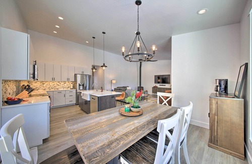 Priest River House | Elegant Priest Lake Townhome ~ 1 Mi From Lake