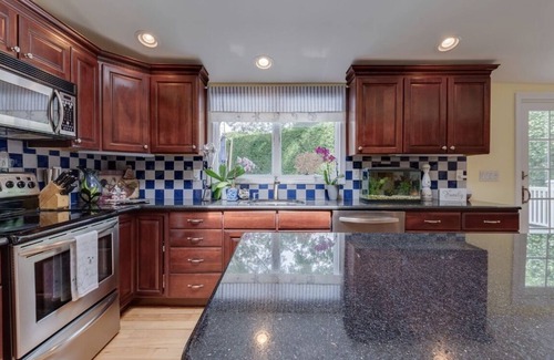 Syosset House | Elegant private resort style North Shore home