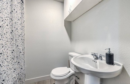 Las Vegas House | Elegant Private Studio! Sleeps 4! 10Min to Strip