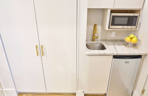 Tudor City Apartment | Elegant Private Studio