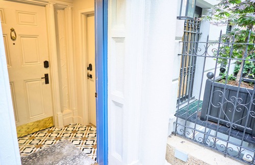 Tudor City Apartment | Elegant Private Studio