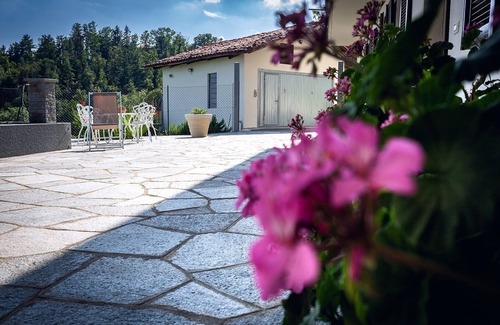 Pollone Apartment | Elegant reception in nature