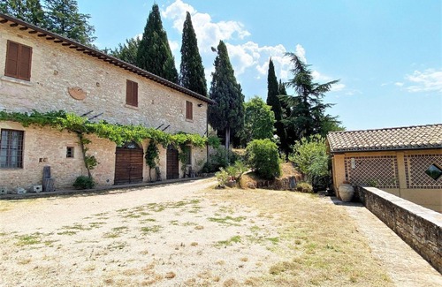 Assisi Villa | Elegant Retreat in Umbria