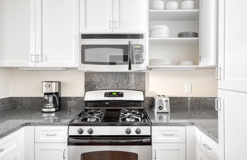 Santa Clara Apartment | Elegant Santa Clara 1BR w/Gym, Pool & W/D, nr tech HQs, by Blueground
