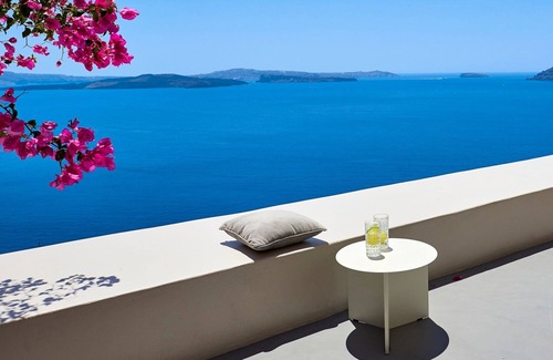 Oia Villa | Elegant Santorini House | 3 Bedroom Villa | Caldera View-Outdoor Hot Tub | Oia