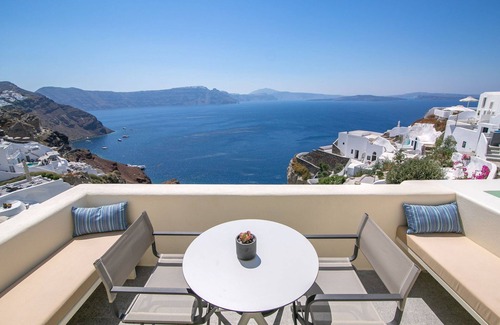 Oia Villa | Elegant Santorini Villa | Villa Spyros | Villa Demi | Private Hot Tub | Air.