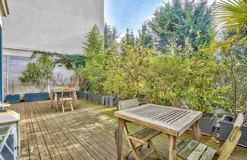 Parchamp–Albert Kahn Villa | Elegant six-bedroom villa of 350 m2 with garden.