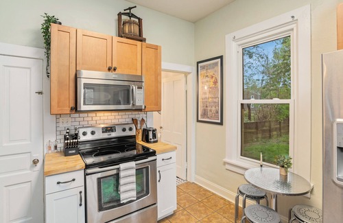 Groveport House | Elegant & spacious 4 bedroom historic home minutes from both airports