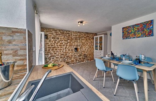 Srednje Selo Villa | Elegant Stone House with Jacuzzi, Terrace-2Bedroom