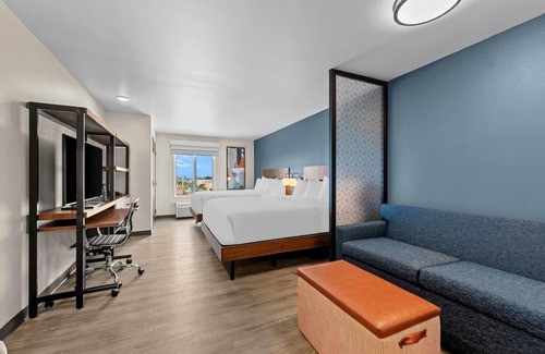 Brownsville Hotel | Elegant Suite w/Kitchen & Workspace – Pet-Friendly Option Too