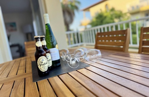 Port Ariane Apartment | Elegant T3, Air conditioning, Parking and Pool,
