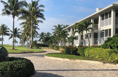 Captiva Apartment | Elegant Three Bedroom Bayside Villa with Direct Access to Gorgeous Beaches
