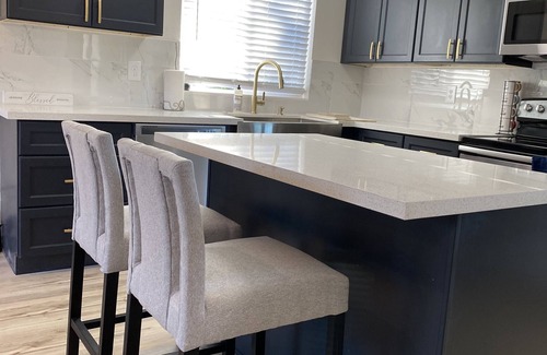 Eastside Apartment | Elegant three bedroom unit with two bathrooms