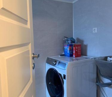 Alesund Apartment | Elegant Townhouse, Breathtaking Views and Free Parking
