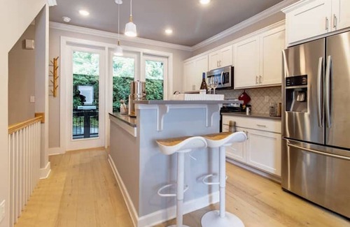 Northside House | Elegant Townhouse in the Heart of Chattanooga’s Vibrant Northshore District
