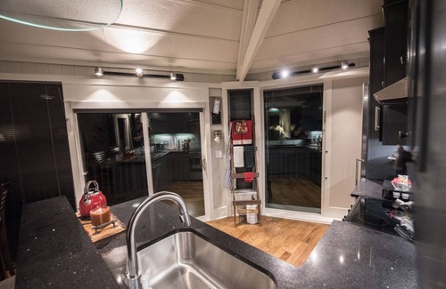 Big Canoe Cabin | Elegant Treetop Escape in Big Canoe, close to all amenities. Dog friendly!