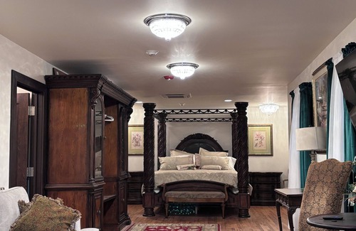 Excelsior Springs Bed & Breakfast | Elegant two room loft in historic downtown Excelsior Springs.