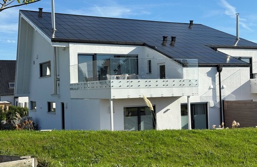 Korbecke House | Elegant vacation home Seeidylle with a view of Lake Möhne and Ansberg Forest