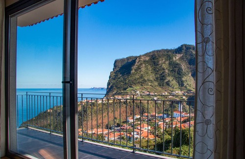 Faial House | Elegant vacation home in a hiking area with postcard views