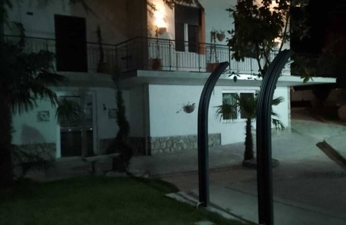Venticano Villa | Elegant villa of the leaves garden swimming pool whirlpool shower sauna.